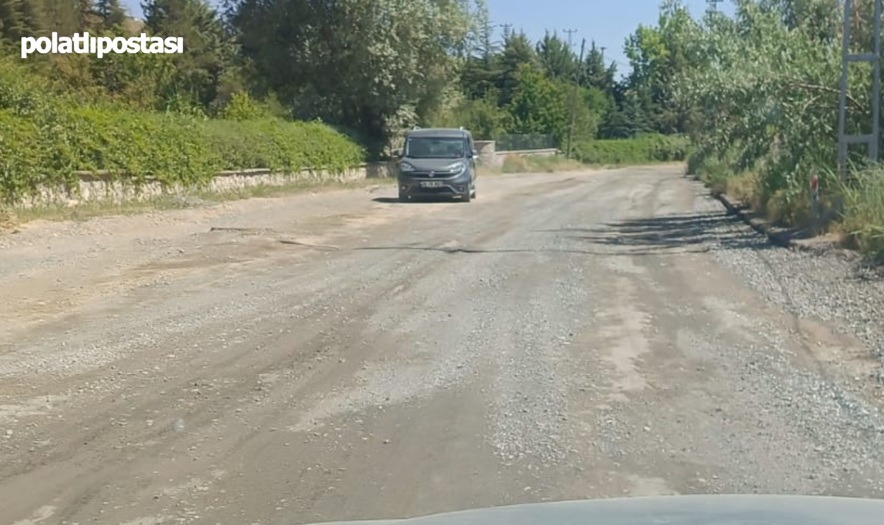 Pursaklar Sirkeli Mahallesi'nde Asfalt Isyanı Vatandaşlar Yetkililerden Çözüm Bekliyor! (2)