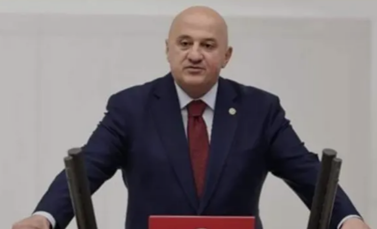 Uğur Bayraktutan-1