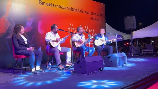 Ankara Milletvekili Umut Akdoğan, Saz Çalıp Türkü Söyledi (1)