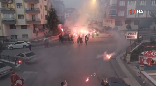 Ankara’da, Havai Fişekler Damat Konvoyuna Isabet Etti! (1)