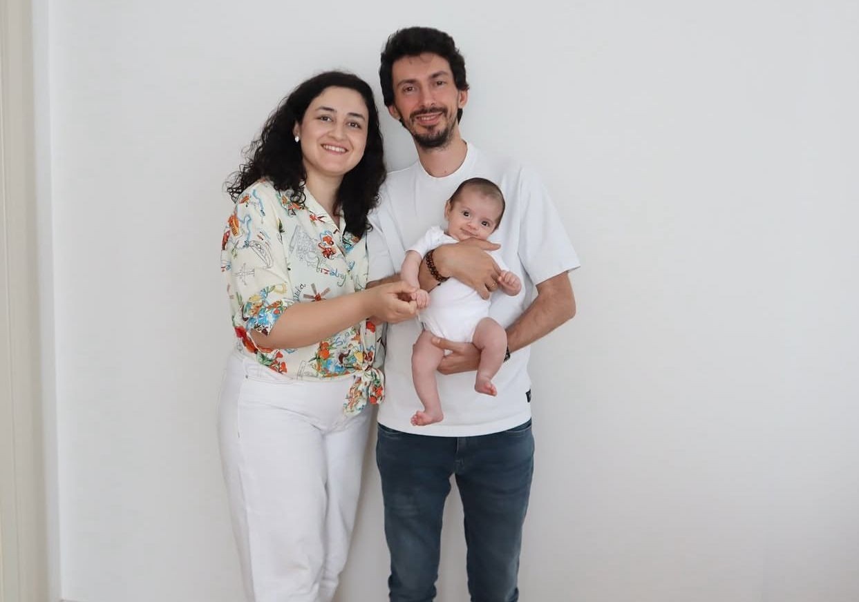 Ankara’da Yangında Hayatını Kaybeden Anne Ve Bebeği Toprağa Verildi!  (1)