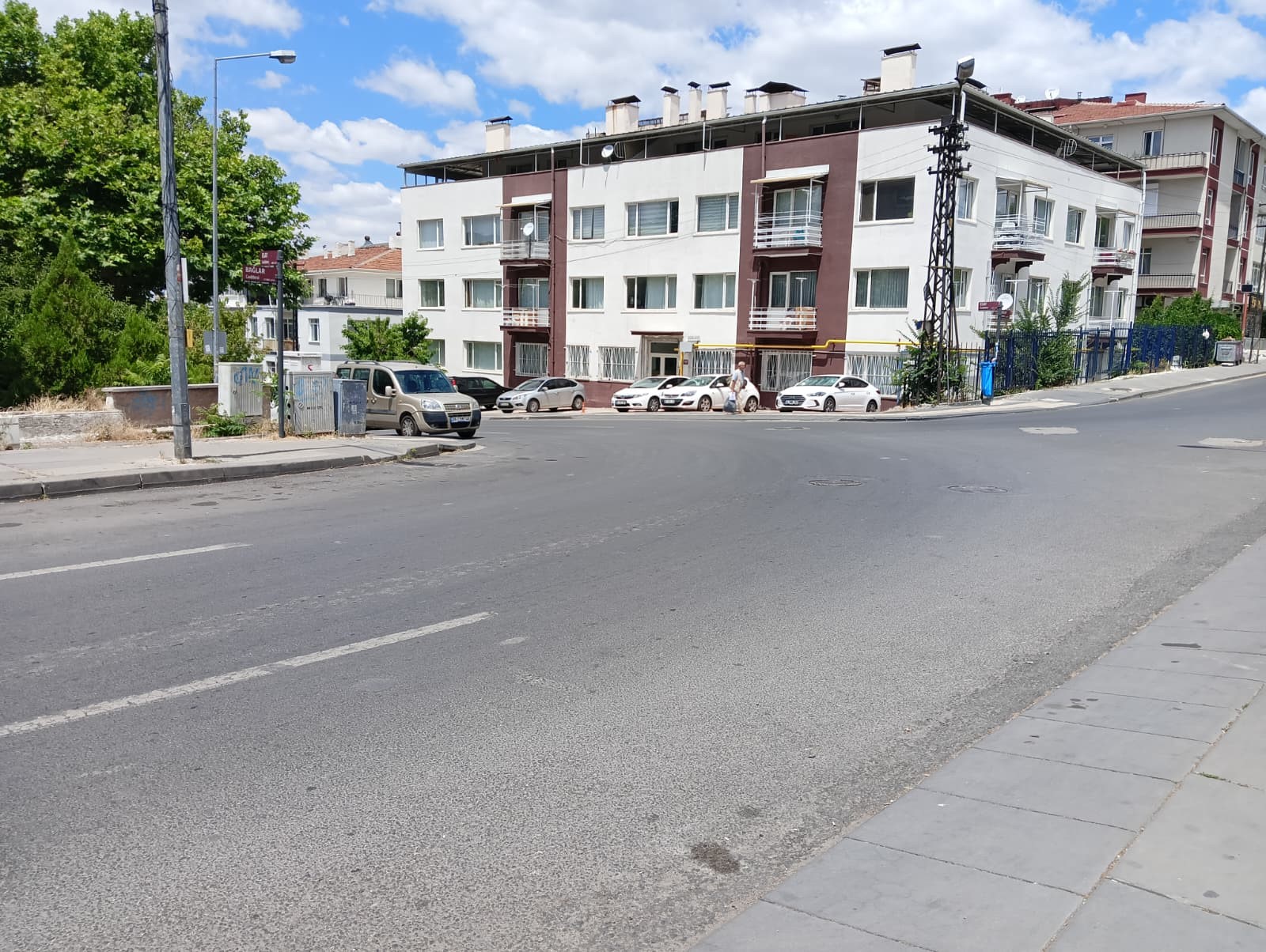 Ankara’da Yol Verme Tartışması Kavgaya Dönüştü  (2)