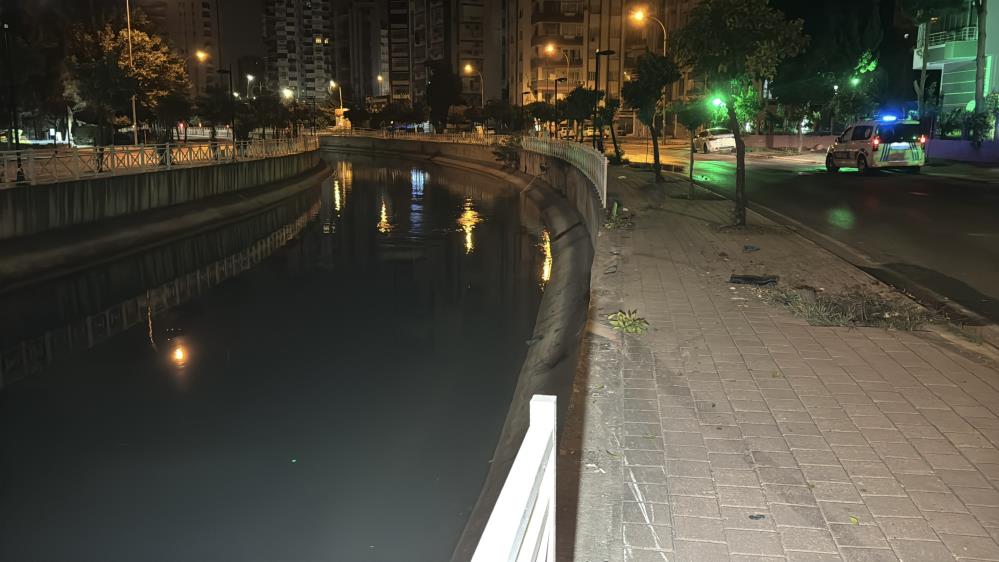 Araç Sulama Kanalına Uçtu! (2)