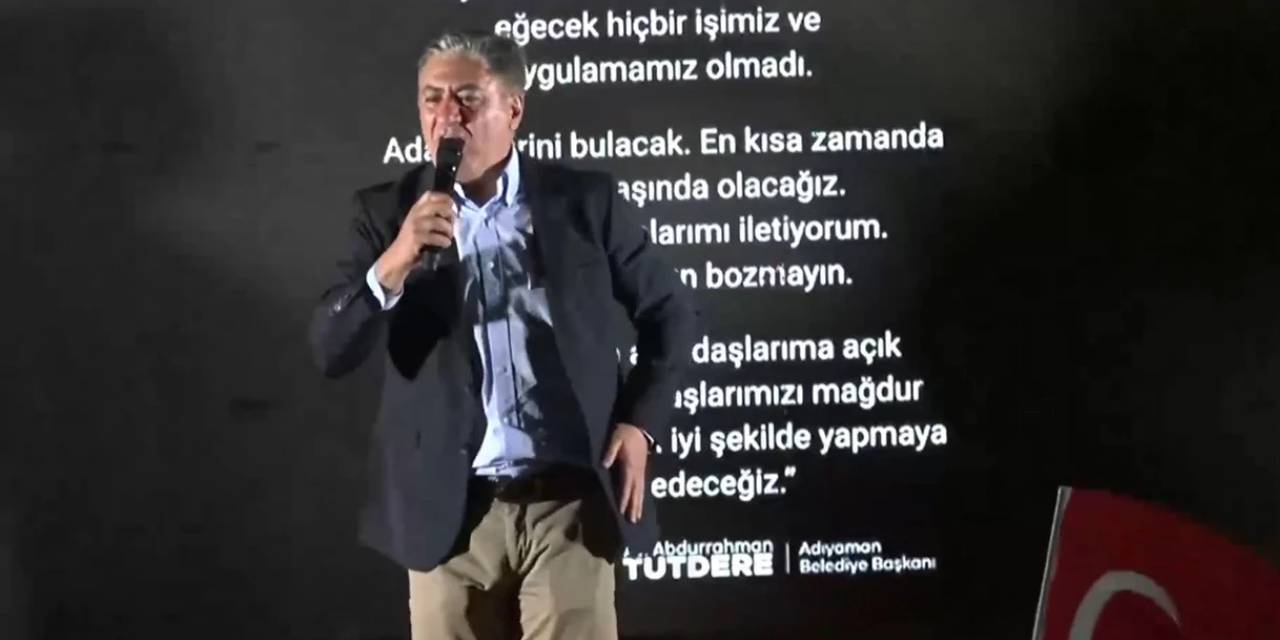 Chp Grup Başkanvekili Sahneden Düştü!-1