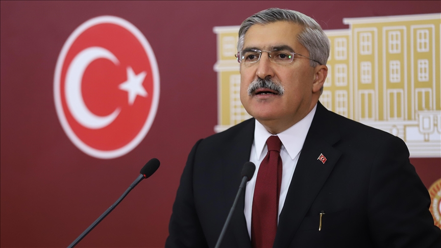 AK Parti Genel Başkan Yardımcısı Hüseyin Yayman, Cumhurbaşkanı Yardımcısı Cevdet Yılmaz ile birlikte KKTC'ye yaptığı resmi ziyaret sırasında beklenmedik bir kaza geçirdi. Yürüyüş esnasında dengesini kaybederek yere düşen Yayman'a, yapılan tetkikler sonucunda sol dizindeki ön çapraz bağlarının koptuğu ve menisküs yırtığı oluştuğu tespit edildi.