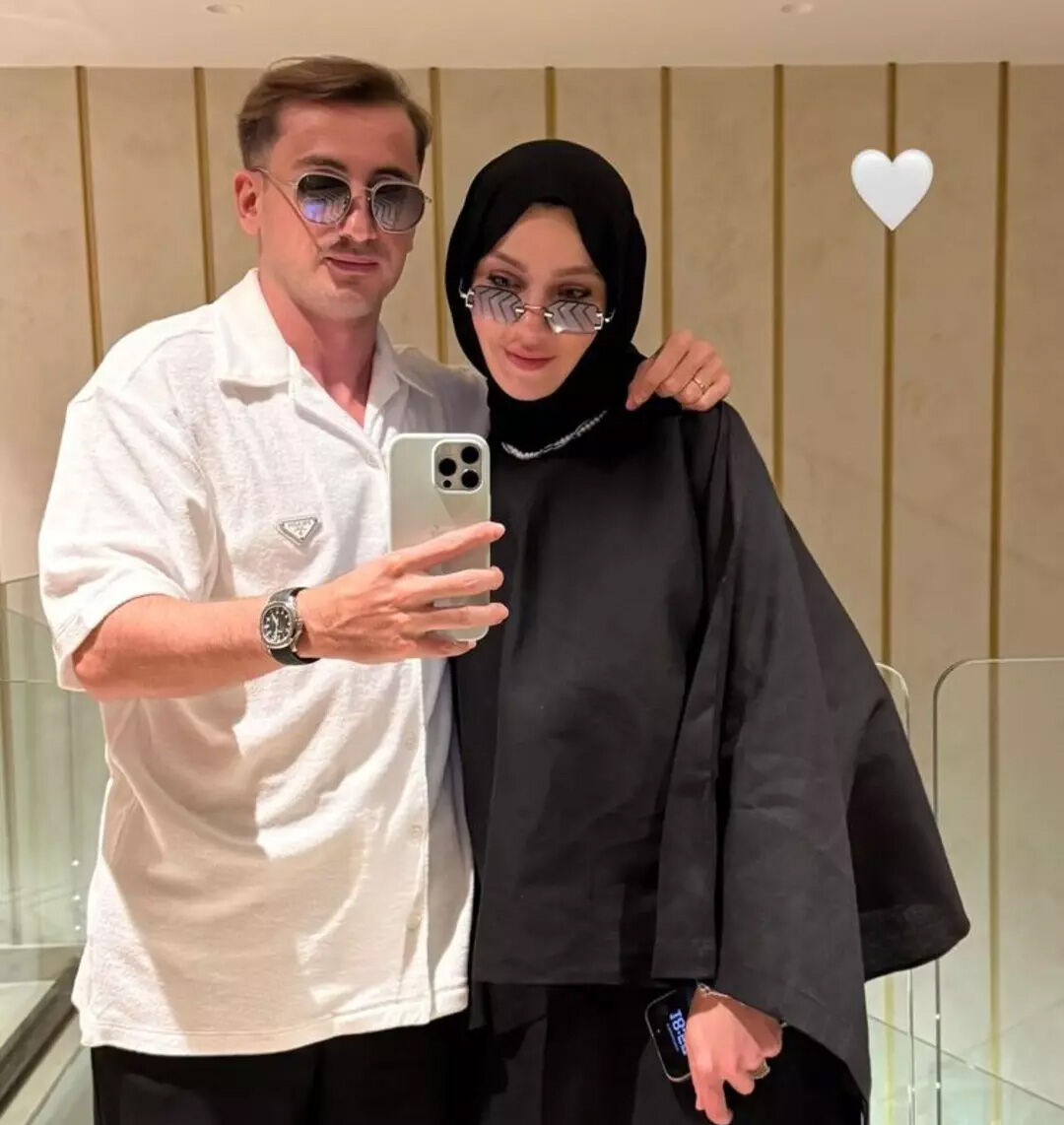 Kerem Aktürkoğlu'nun Eşiyle Verdiği Poz Sosyal Medyayı Salladı!-1