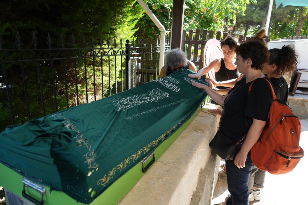 Kurtlar Vadisi’nin Kibritçi Çevat’ı Son Yolculuğuna Uğurlandı (3)