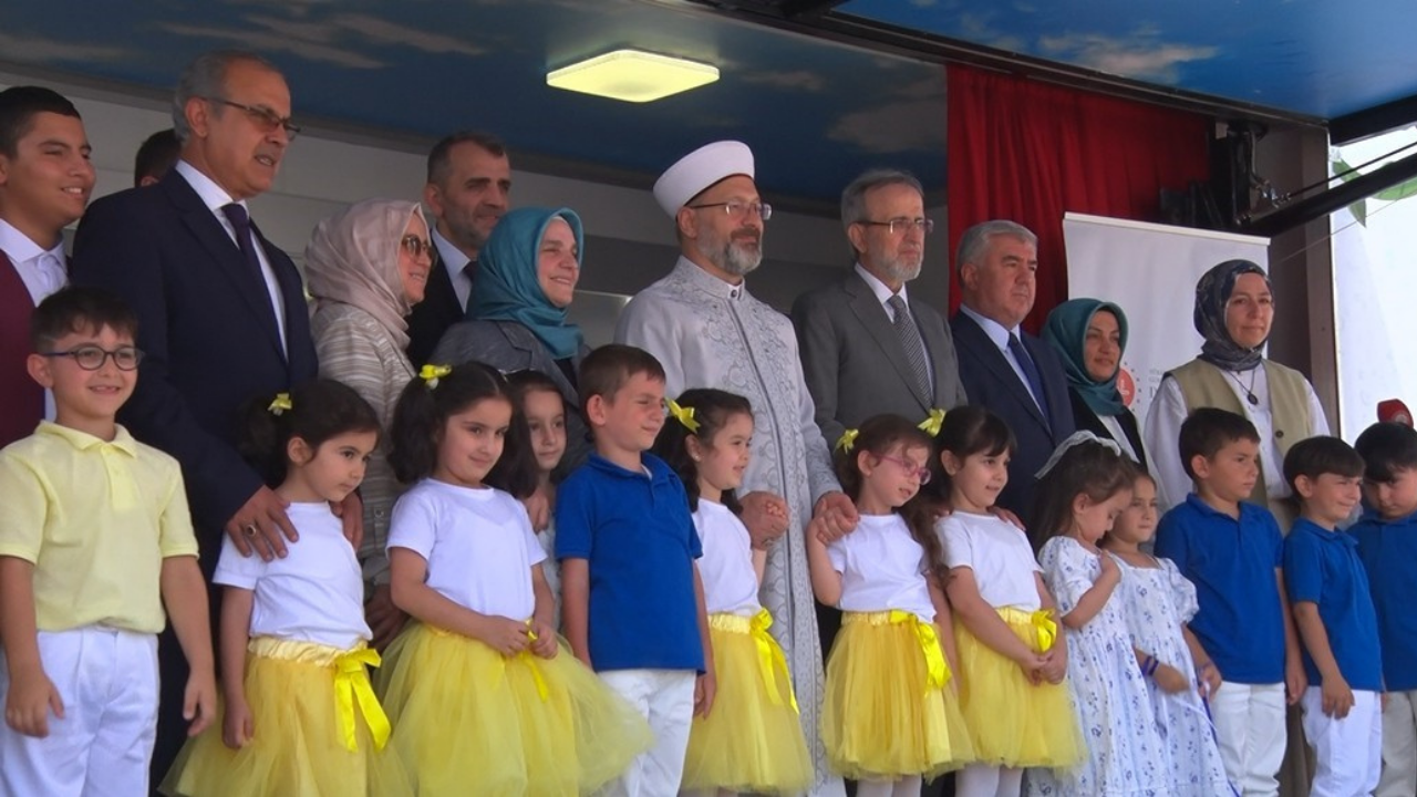 Mobil Kur'an Kursu Hizmete Girdi İlk Durak Deprem Bölgesi Oldu (1)