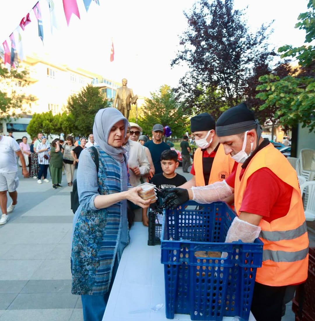 Ragıp Tüzün Aşure 1