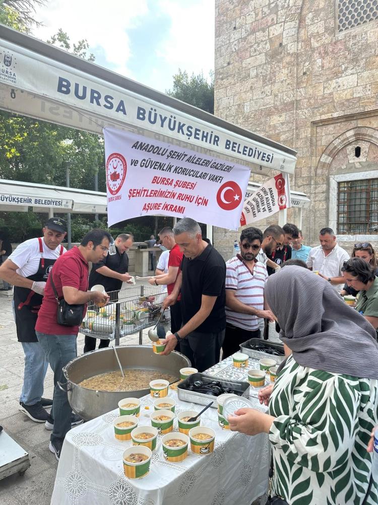 Şehitler Için Aşure Ikram Edildi! (3)