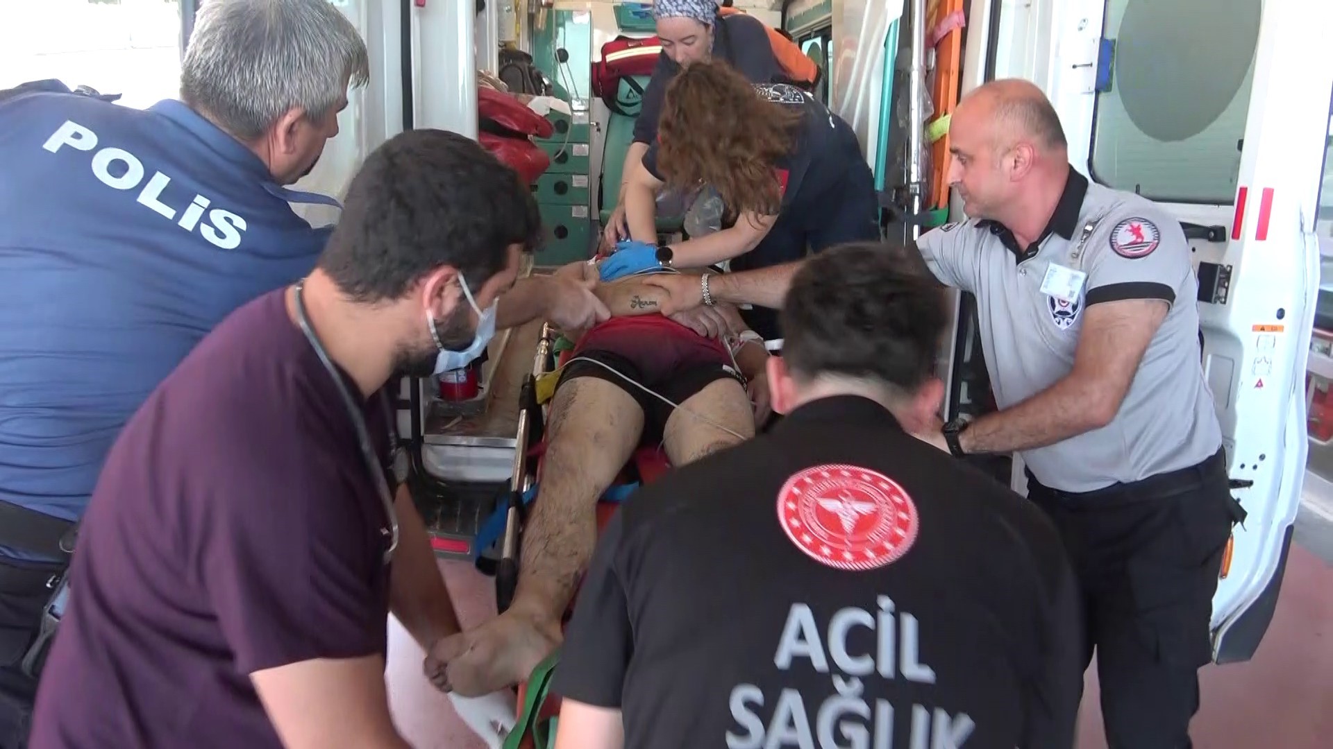 Serinlemek Için Denize Giren Genç Akıntıya Kapıldı!  (2)
