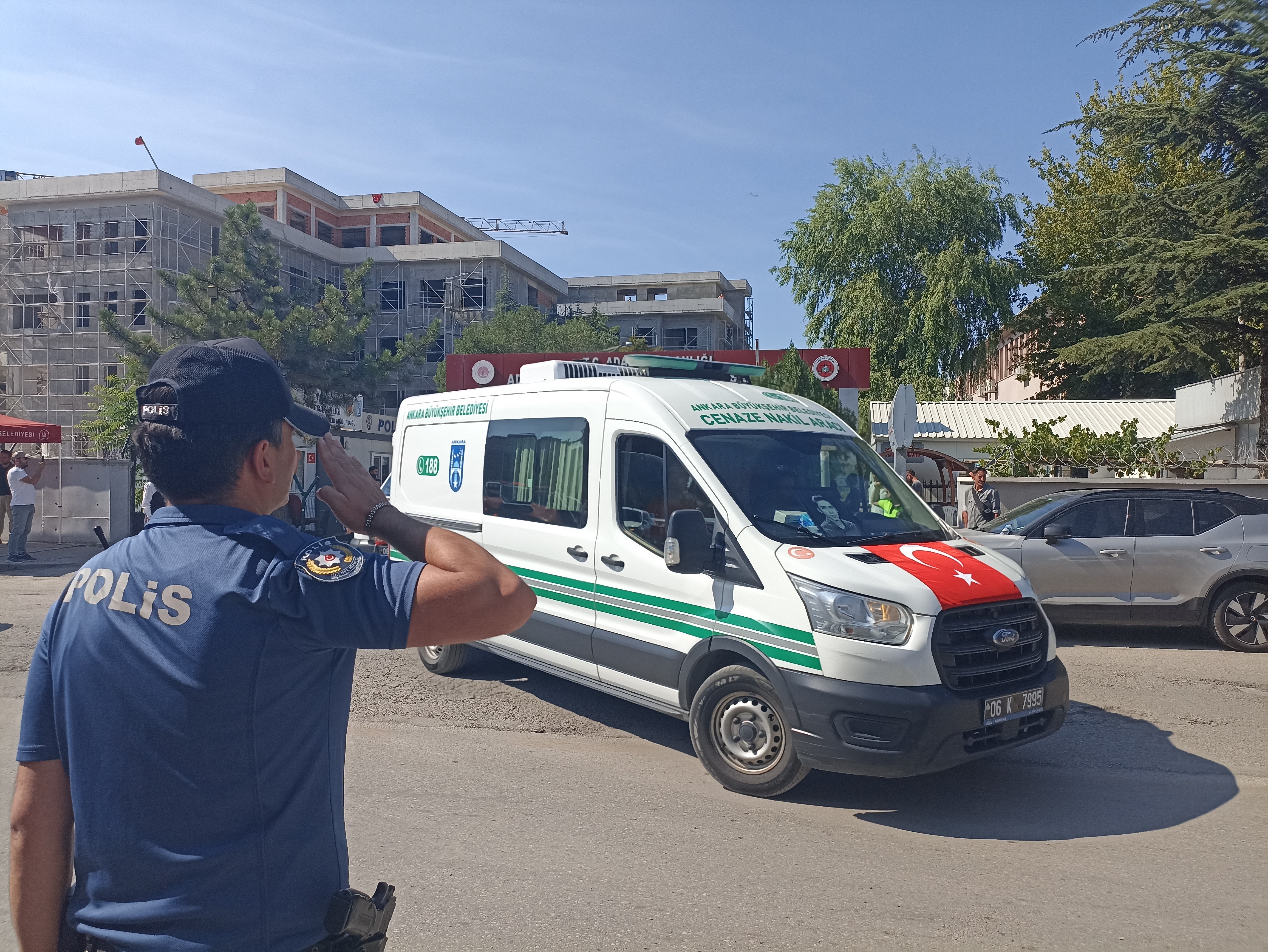 Yangın Şehitlerinin Cenazeleri Ailelerine Teslim Edildi  (1)