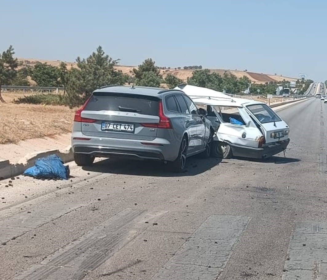 Afyonkarahisar’da Feci Kaza Ortalık Can Pazarına Döndü (2)