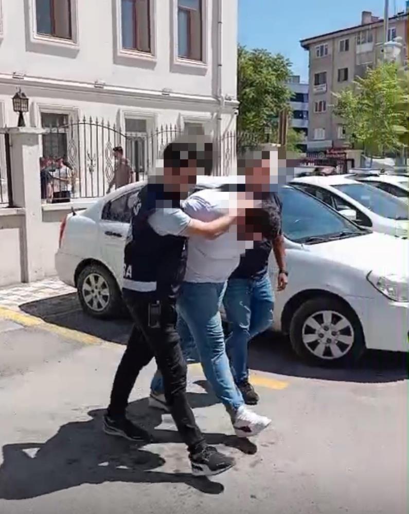 Ankara'da, Araçtan Havai Fişek Ateşleyen Sürücüye Ceza! (1)