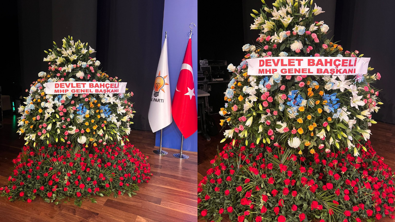 Bahçeli’den Ak Parti’nin 24. Kuruluş Yıl Dönümüne Anlamlı Çelenk