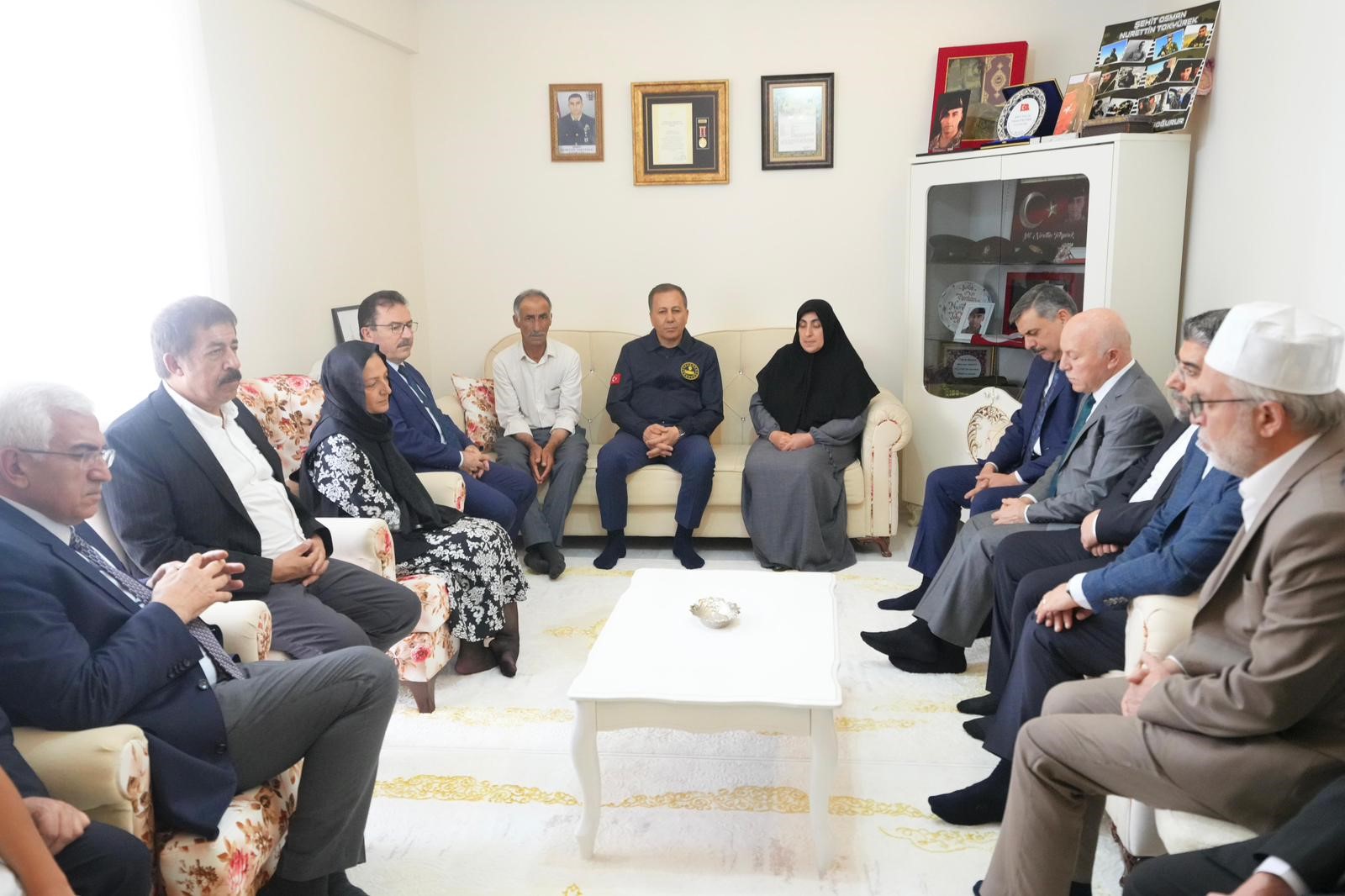 Bakan Yerlikaya, Şehir Ailesine Erdoğan’ın Mektubunu Okudu (2)