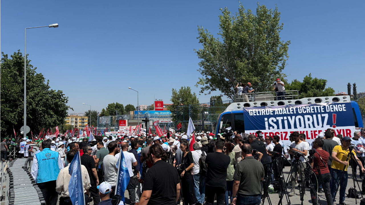Başkentte Memurlar Adil Zam Çağrısıyla Sokağa Indi (2)