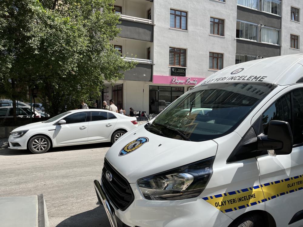 Bir Apartmanda Top Mermisi Bulundu (2)