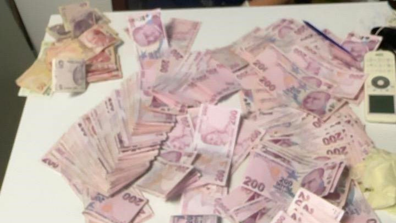 Dilencinin Üzerinden Çıkan Para Dudak Uçuklattı! (1)