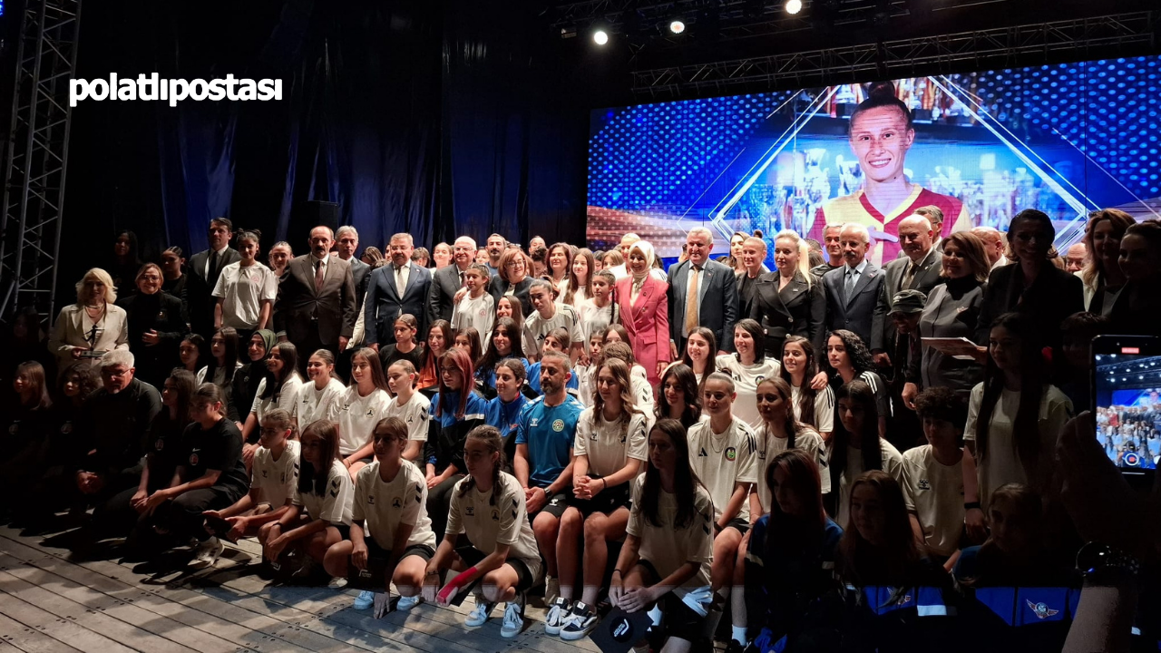 Kadın Futbolunun ‘Kristal Ayakları’ Ankara’da Ödüllerine Kavuştu (3)
