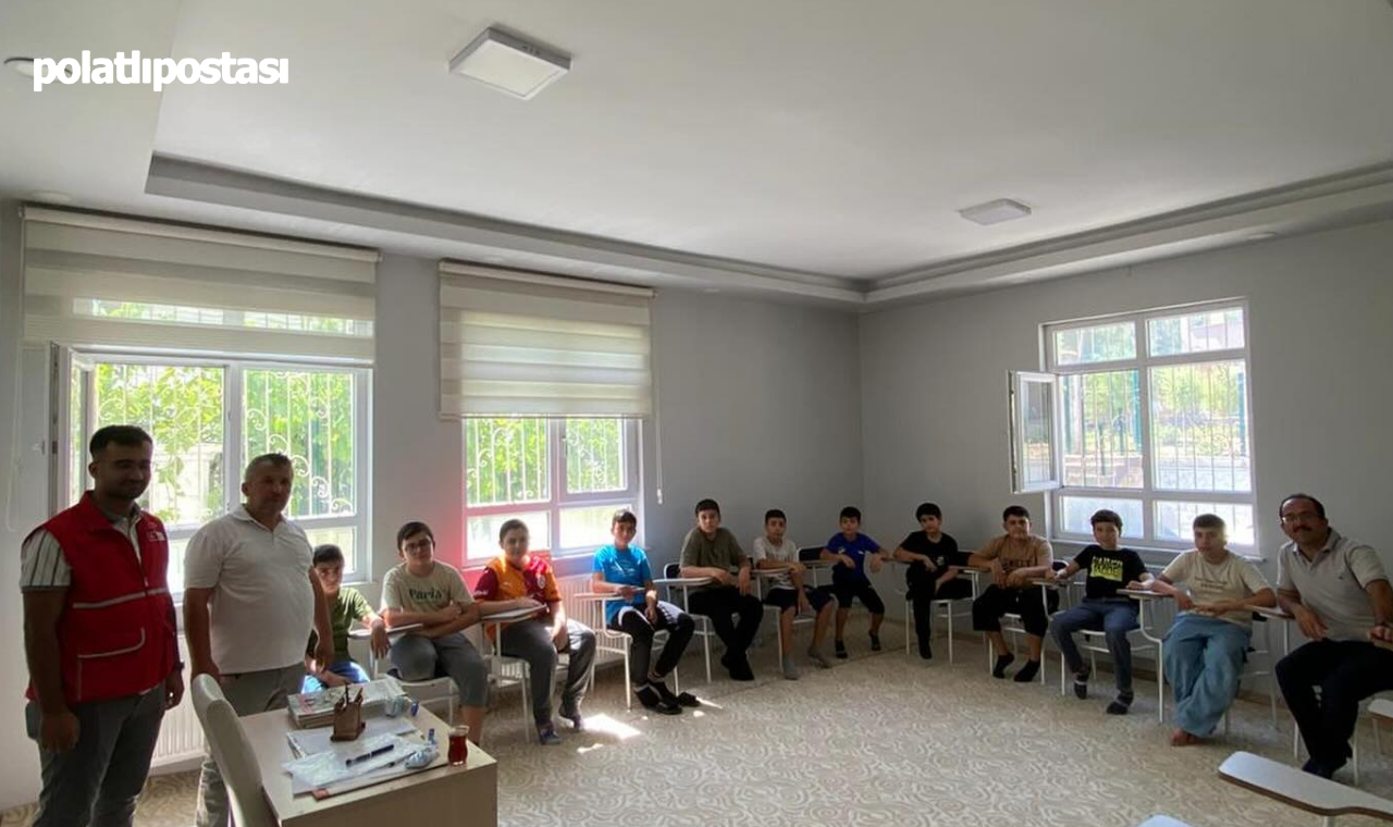 Kızılay'dan Polatlı'daki Gençlik Kampına Anlamlı Ziyaret Hem Eğlendiler Hem Hayatı Öğrendiler (1)