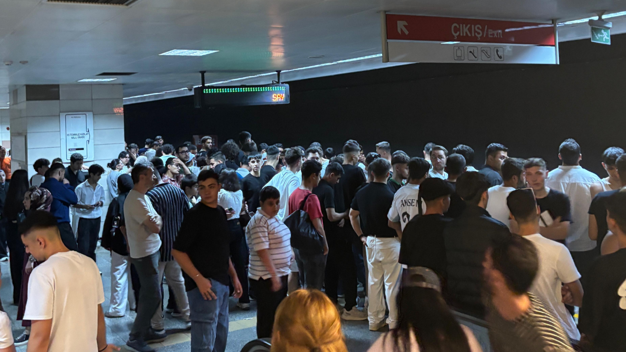 Konser Sonrası Metroda Izdiham (2)