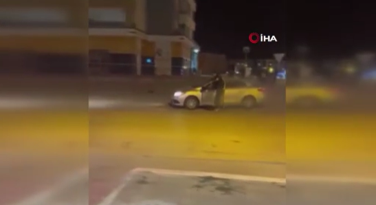 Otomobilden Havai Fişek Attılar! (1)