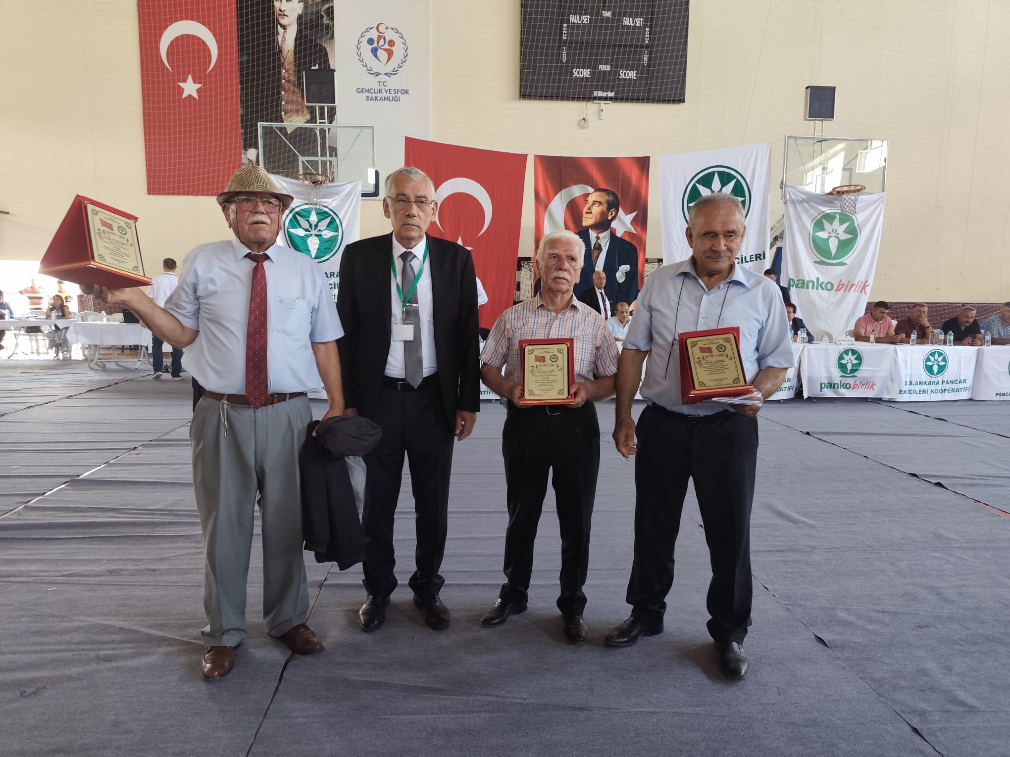 Plaket Takdimi Pancar