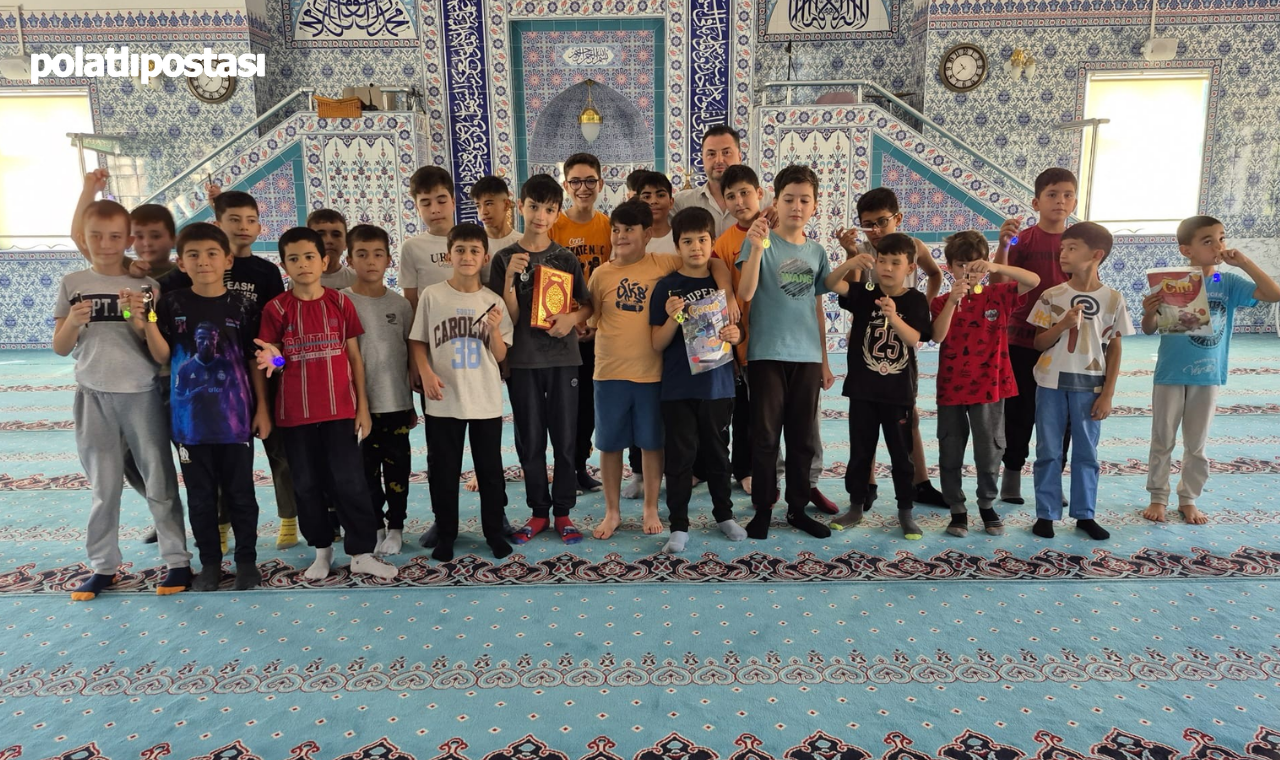 Polatlı'da Çocukların Yüzünü Güldüren Ödüller! 32 Farzı Ezberleyene Işıklı Anahtarlık (1)