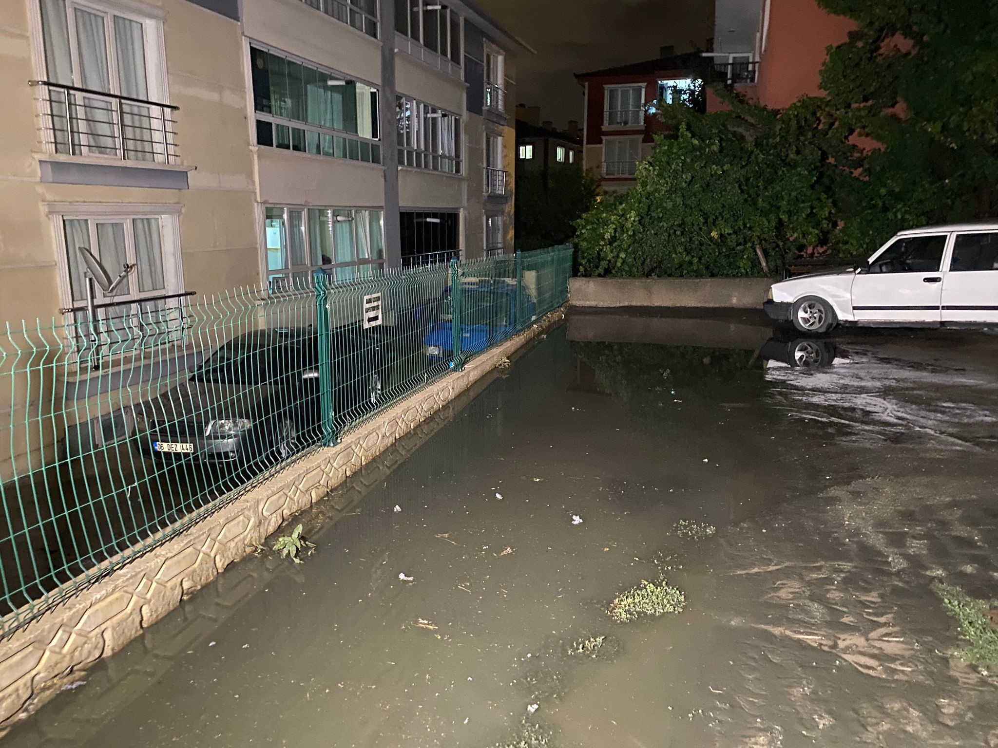 Sincan’da Sağanak Yağış Sele Neden Oldu Evleri Su Bastı (2)