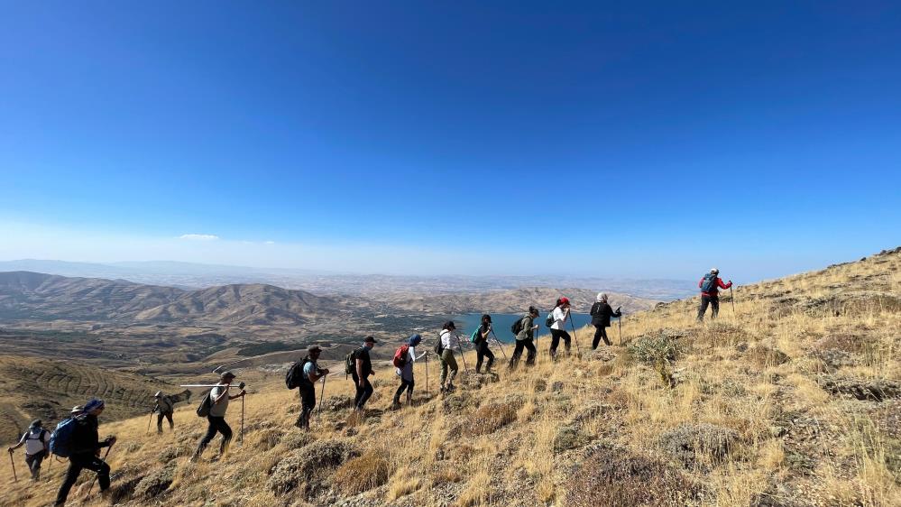Türk Bayrağı Hazarbaba Dağı Zirvesinde Dalgalandı (2)