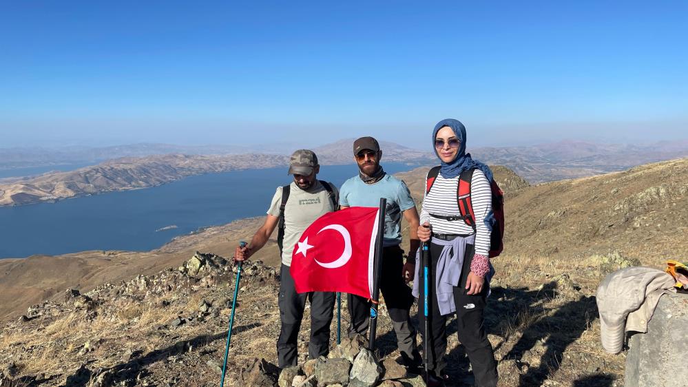 Türk Bayrağı Hazarbaba Dağı Zirvesinde Dalgalandı (3)