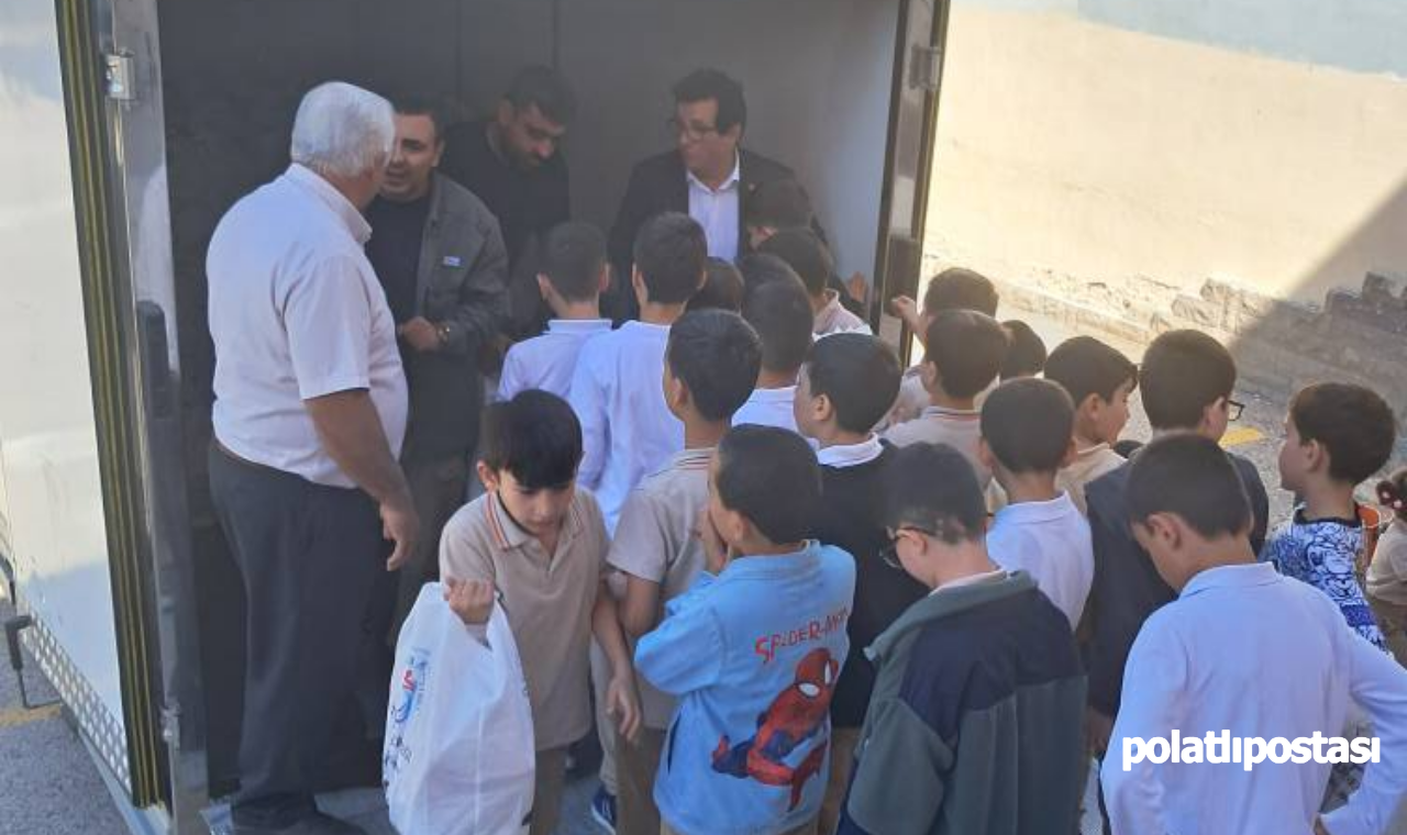 Ankara Abisi Yine Sahnede! Yasin Oyanık, Mamak'taki O Okuldaki Minik Öğrencilere Yardım Eli Uzattı (2)