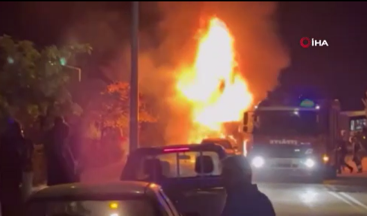 Ankara’da, Kamyon Yangını Paniğe Neden Oldu (1)