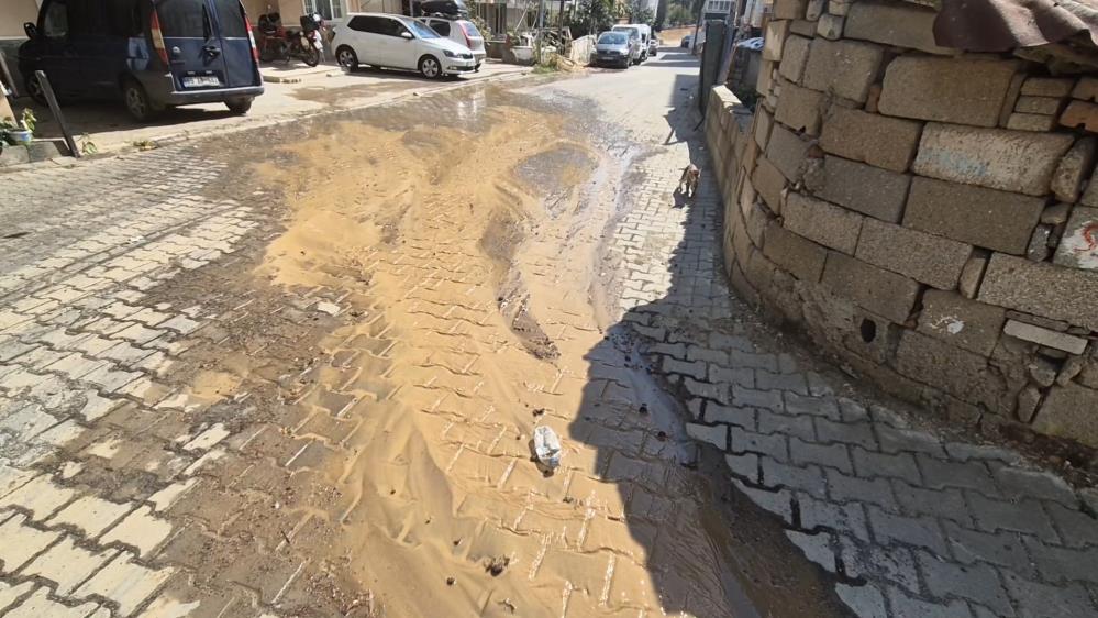 Barajlar Alarm Verirken Tonlarca Su Sokaklara Akıyor! (1)