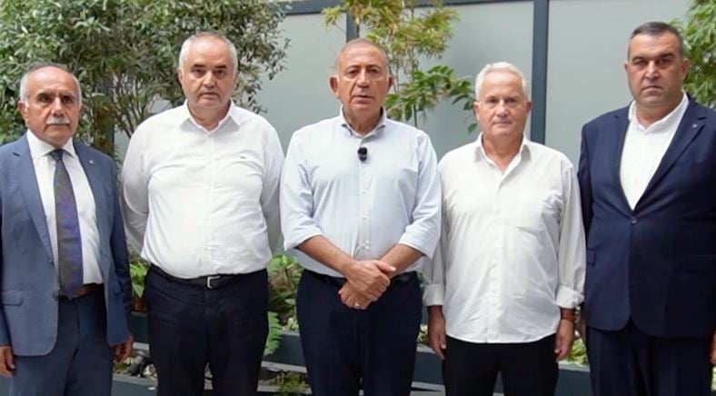 Chp İstanbul’da, Ikinci Kayyum Da Görevden Çekildi (2)
