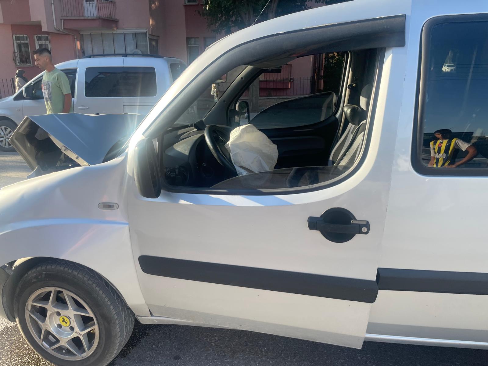 Hava Yastiği Devreye Gi̇rdi̇