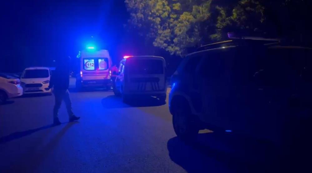 Hayat Mücadelesi Seyirlik Oldu Çekirdek Çitleyip Izlediler! (2)