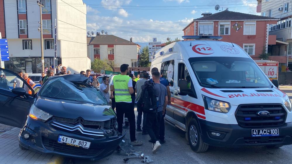 İş Makinesi Kontrolden Çıktı Ortalık Can Pazarına Döndü! (3)
