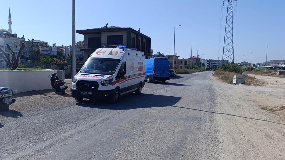 Kargo Aracı Ile Otomobil Çarpıştı! (2)