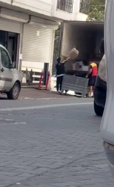Kargo Firmasında Skandalı Paketler Araca Işte Böyle Yüklendi!-2