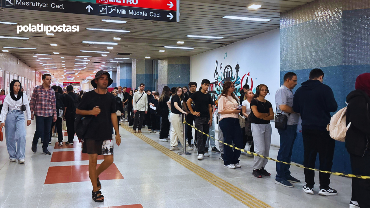 Metro Altındaki Sıra Uzadıkça Uzadı (2)