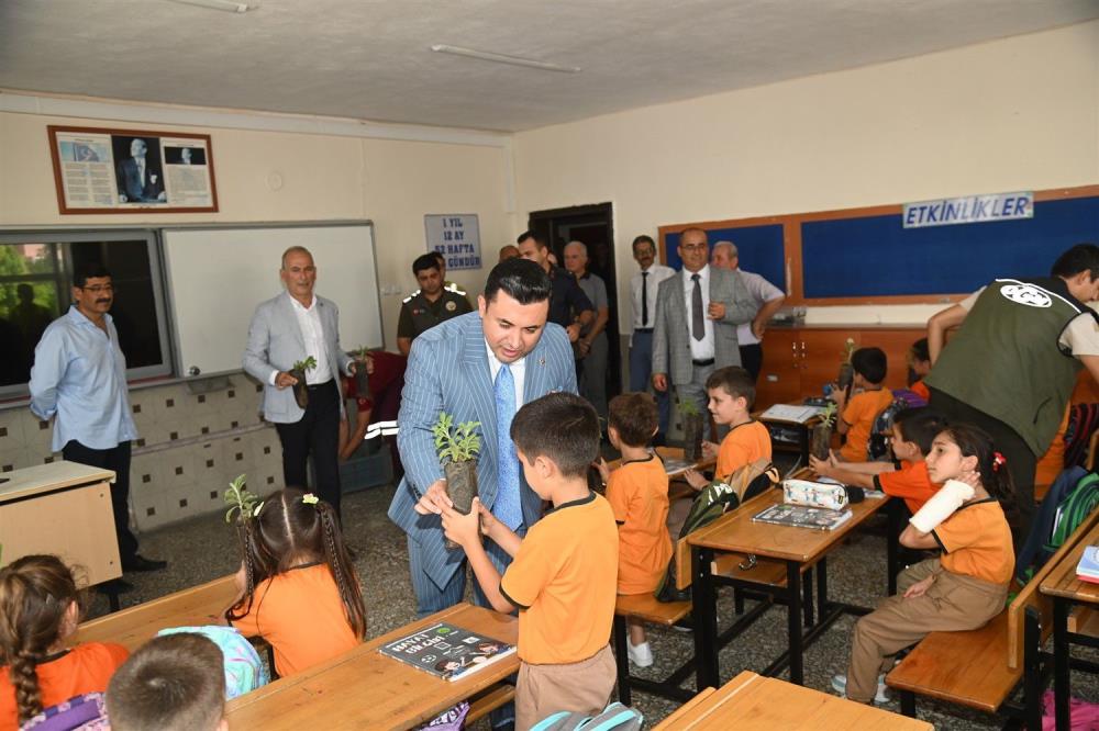 Öğrencilere Fidan Hediye Edildi (2)