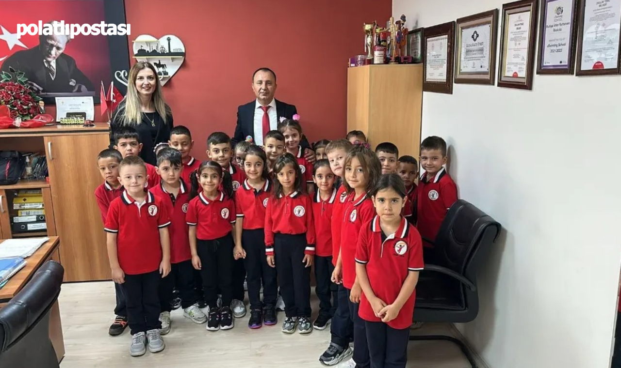 Okul Hayatlarının Ilk Resmi Ziyareti! O Okulun Minik Birleri, Müdürleriyle Tanışıp Tarihi Bir Fotoğraf Çektirdi (1)