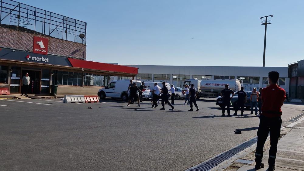 Omuz Atma Tartışması Tekme Tokatlı Kavgaya Dönüştü!-1