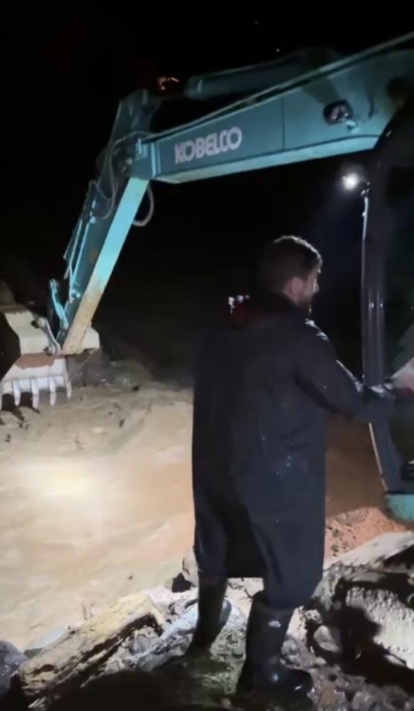 Sağanak Yağış, Sel Ve Su Baskınlarına Neden Oldu! (2)