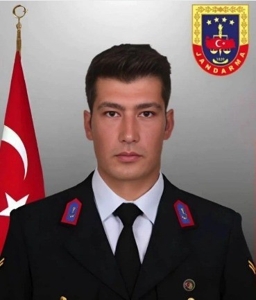 Şehit Astsubayın Baba Ocağına Türk Bayrağı Asıldı (2)