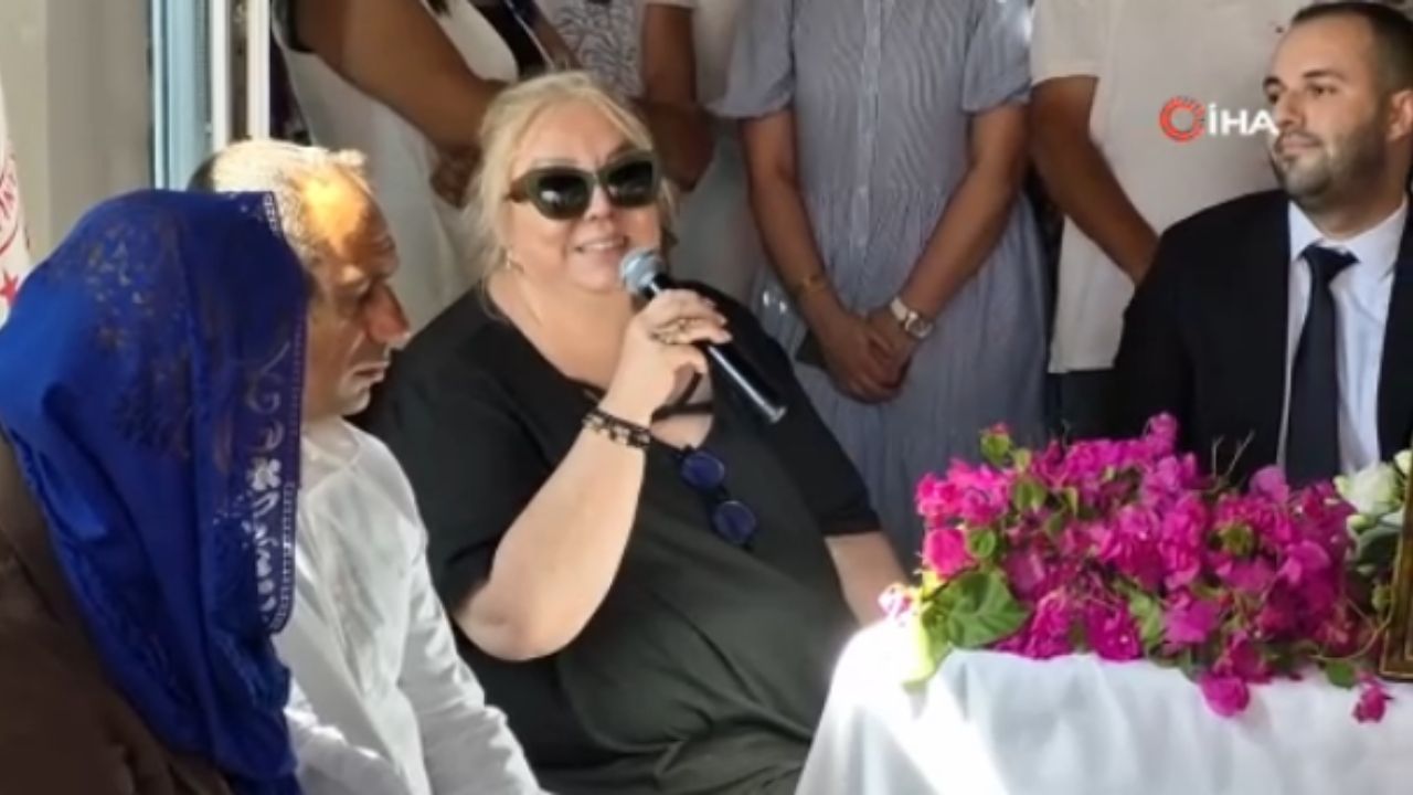 Zeki Müren Anıldı