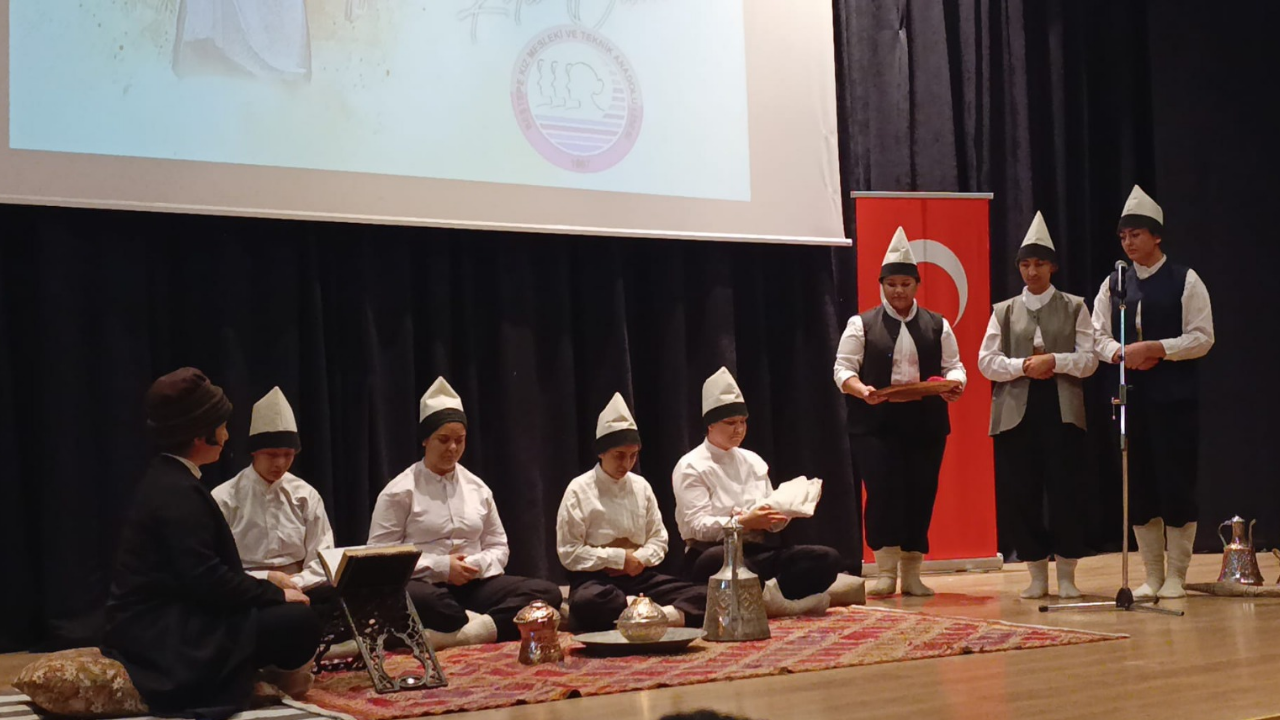 Ahilik Ruhu Tiyatro Sahnesinde Can Buldu (1)
