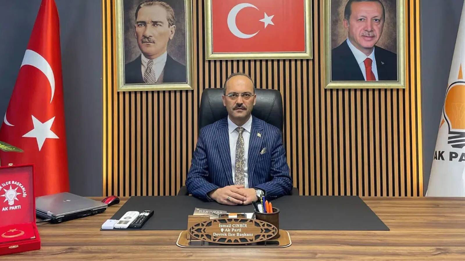 Ak Partili Ilçe Başkanı Istifa Etti!